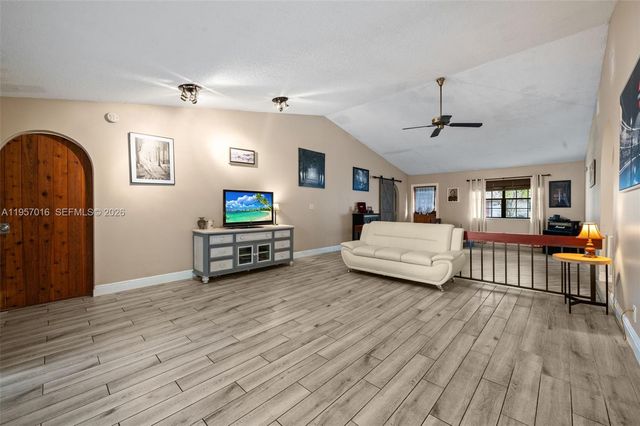 10873 NW 10th Pl, Coral Springs, FL 33071