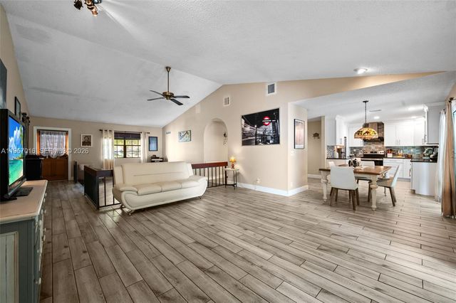 10873 NW 10th Pl, Coral Springs, FL 33071