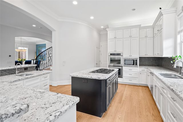 2215 Branard Street, Houston, TX 77098