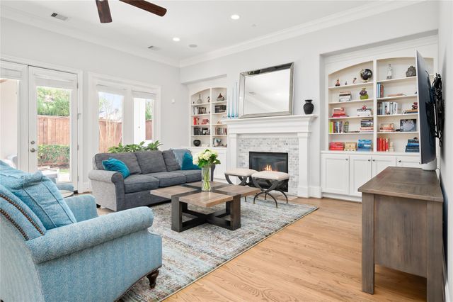 2215 Branard Street, Houston, TX 77098