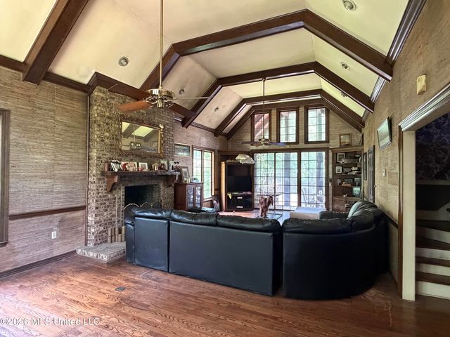 2000 S 40th Avenue, Hattiesburg, MS 39402