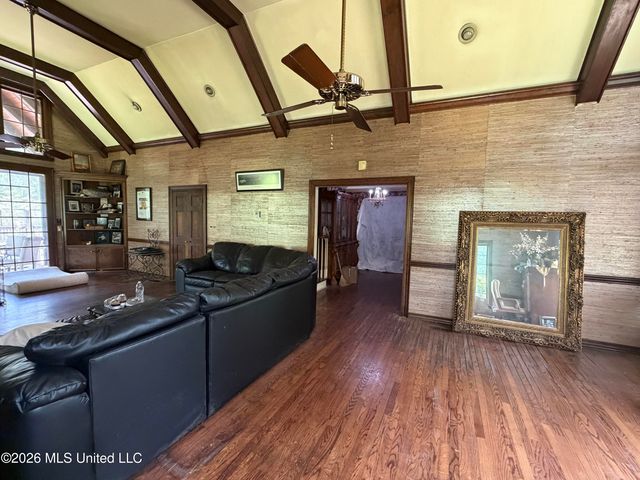 2000 S 40th Avenue, Hattiesburg, MS 39402