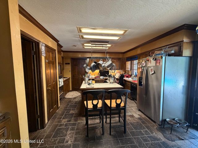 2000 S 40th Avenue, Hattiesburg, MS 39402