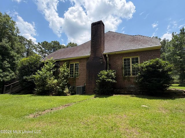 2000 S 40th Avenue, Hattiesburg, MS 39402