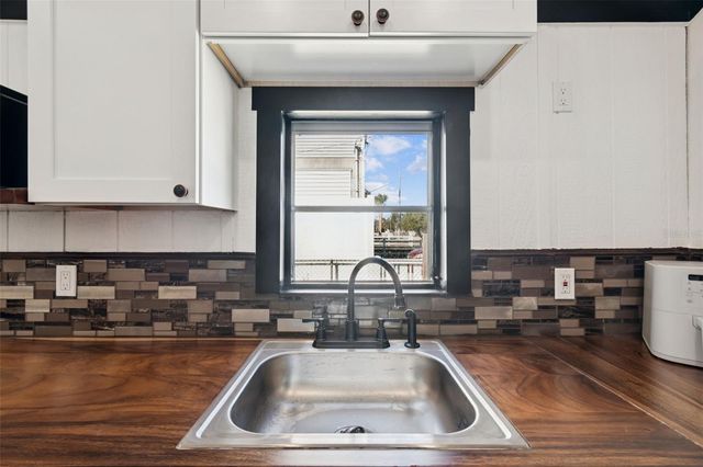 7091 WESTWIND STREET, Weeki Wachee, FL 34607