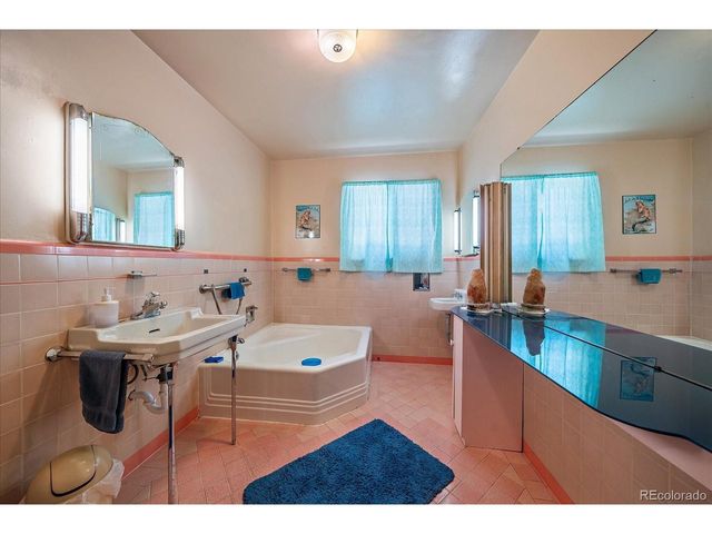 9150 Grandview Ave, Arvada, CO 80002