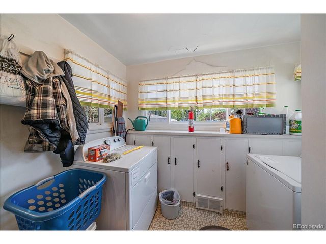9150 Grandview Ave, Arvada, CO 80002