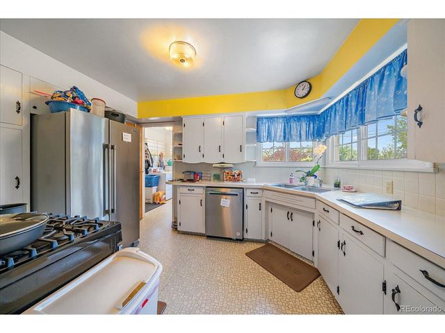 9150 Grandview Ave, Arvada, CO 80002