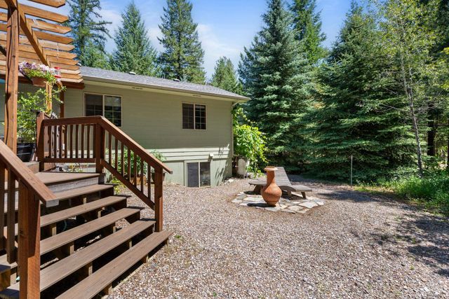 3853 White Pine Rd, Loon Lake, WA 99148