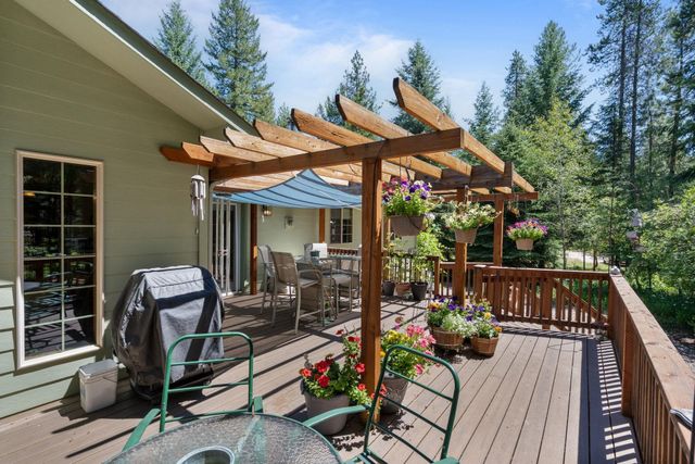 3853 White Pine Rd, Loon Lake, WA 99148