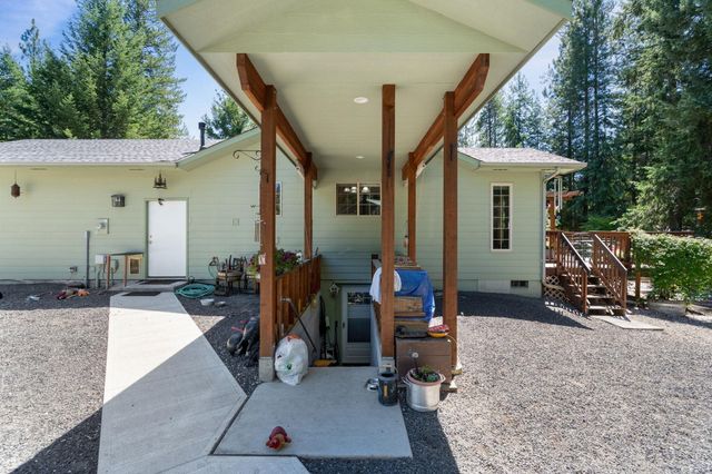 3853 White Pine Rd, Loon Lake, WA 99148
