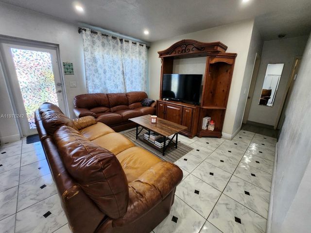3560 NW 19th Street, Miami, FL 33125