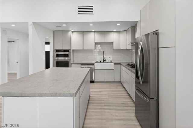 5270 Sepulveda Boulevard, Las Vegas, NV 89118