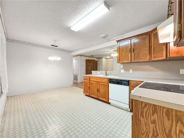 7810 Falcon Dr, Corpus Christi, TX 78414