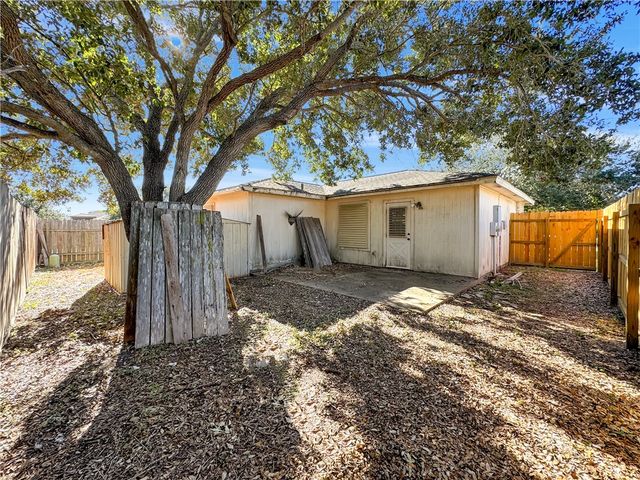 7810 Falcon Dr, Corpus Christi, TX 78414