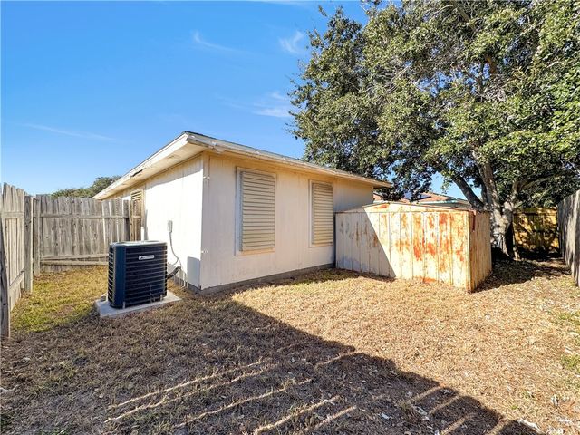 7810 Falcon Dr, Corpus Christi, TX 78414