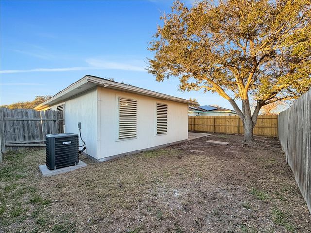 7810 Falcon Dr, Corpus Christi, TX 78414