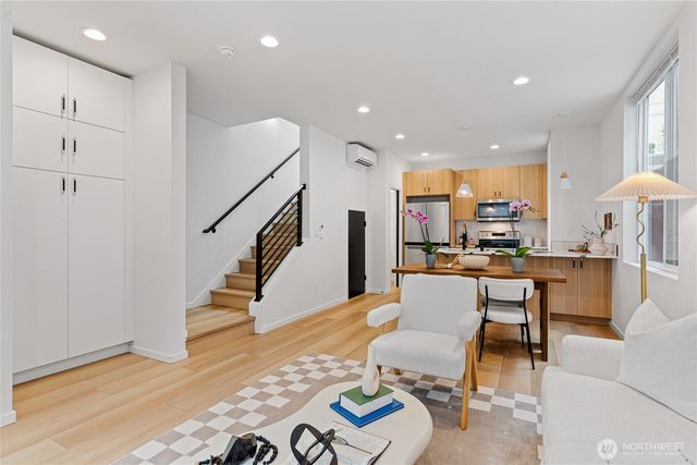 4540 40th Avenue SW, Seattle, WA 98116