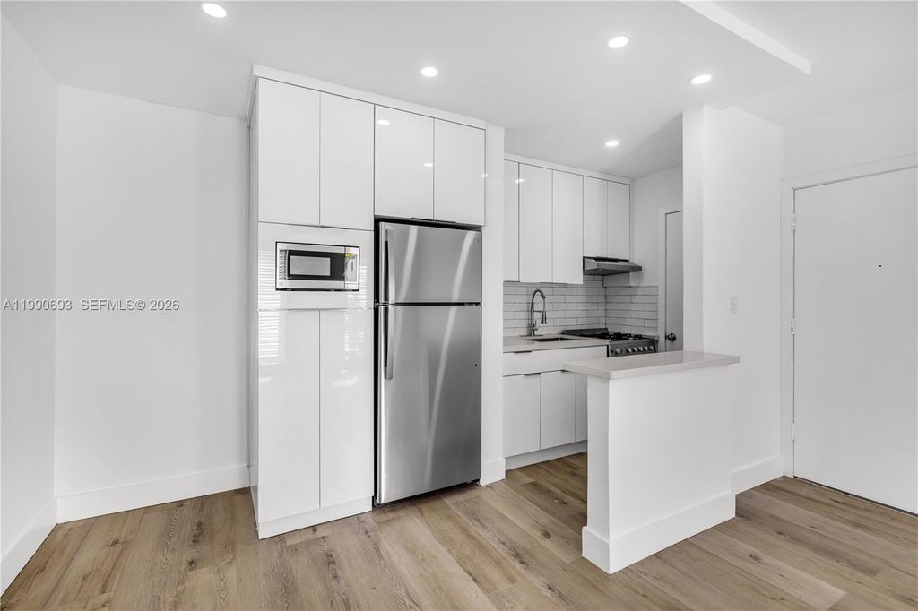 5991 SW 76th St C2, South Miami, FL 33143