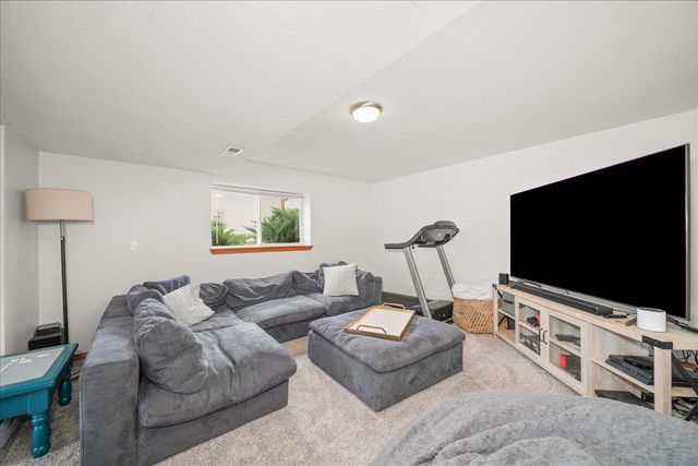805 E TUDOR Ct, Spokane, WA 99208