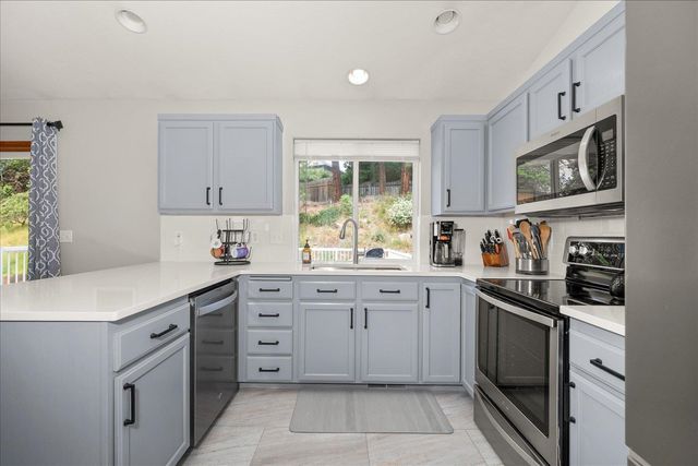 805 E TUDOR Ct, Spokane, WA 99208