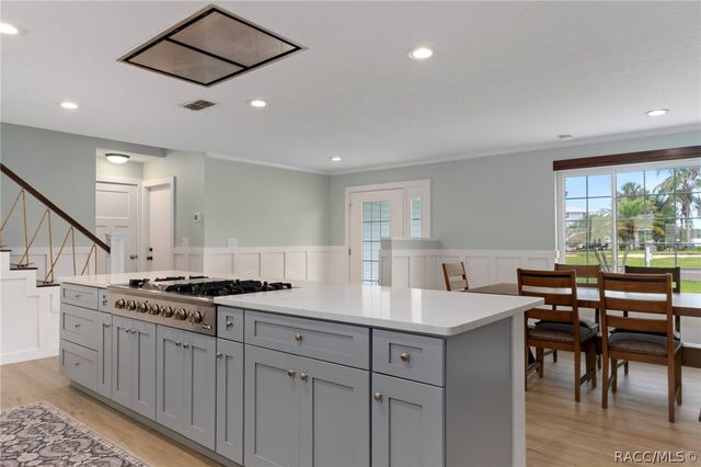 11994 W Riverhaven Drive, Homosassa, FL 34448