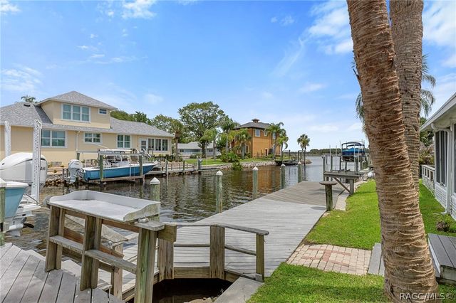 11994 W Riverhaven Drive, Homosassa, FL 34448