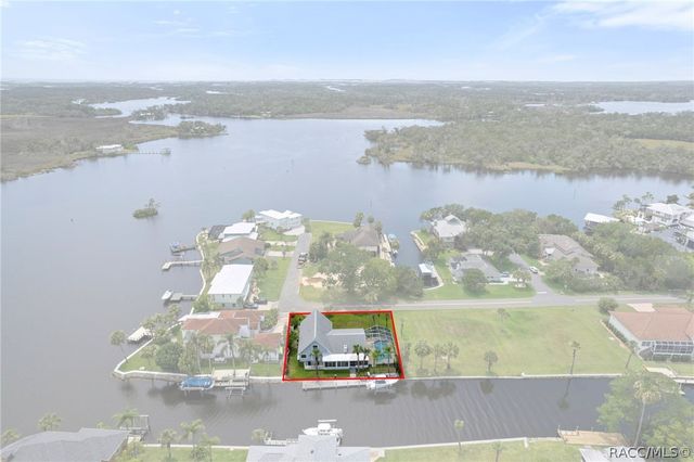 11994 W Riverhaven Drive, Homosassa, FL 34448
