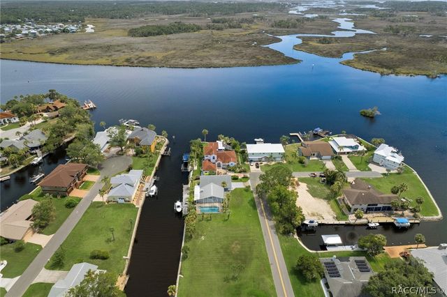 11994 W Riverhaven Drive, Homosassa, FL 34448