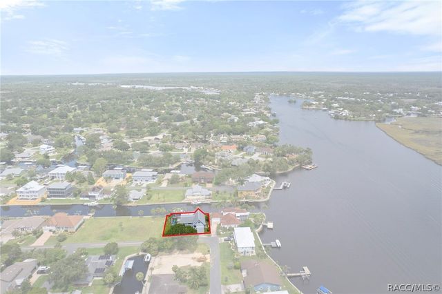 11994 W Riverhaven Drive, Homosassa, FL 34448