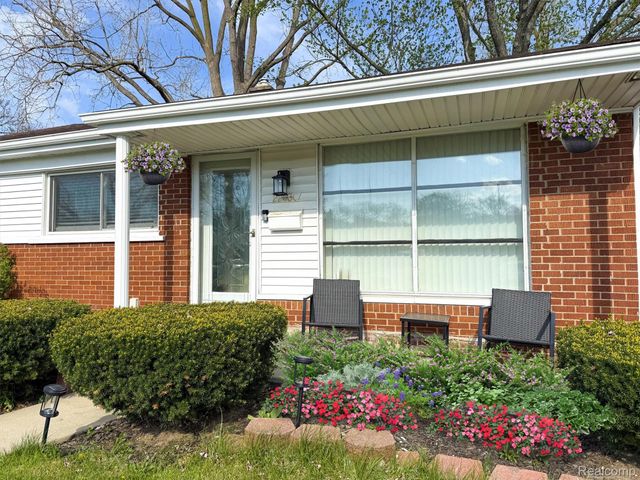 22030 Church Street, Oak Park, MI 48237