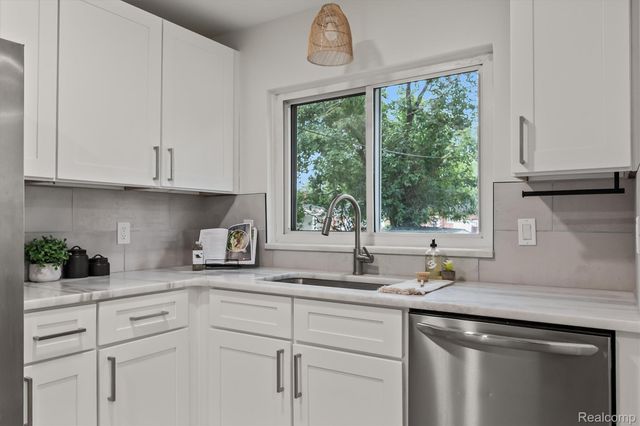 22030 Church Street, Oak Park, MI 48237