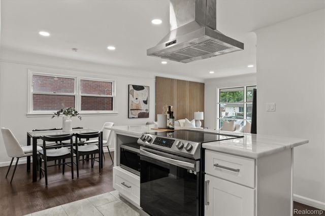 22030 Church Street, Oak Park, MI 48237