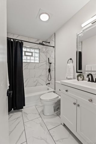 22030 Church Street, Oak Park, MI 48237