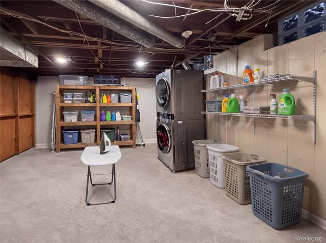 22030 Church Street, Oak Park, MI 48237