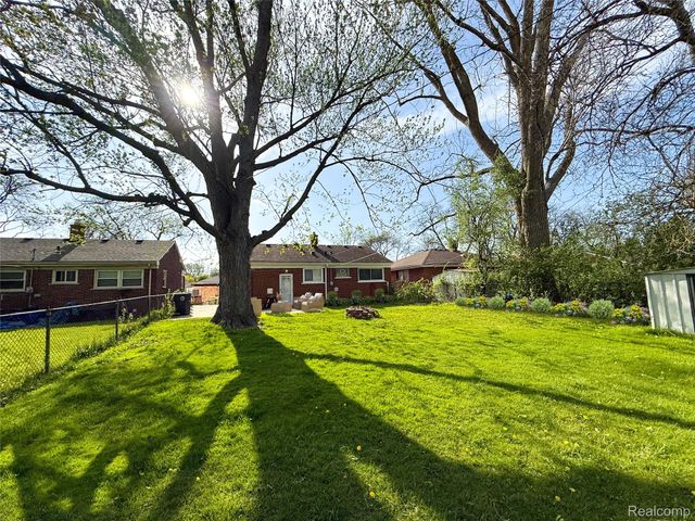 22030 Church Street, Oak Park, MI 48237