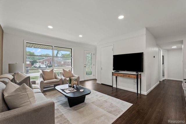 22030 Church Street, Oak Park, MI 48237