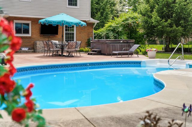 351 W Ridge Circle, Oshtemo Twp, MI 49009