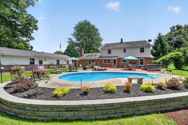351 W Ridge Circle, Oshtemo Twp, MI 49009
