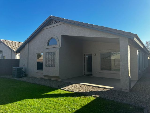 1672 W Paisley Drive, San Tan Valley, AZ 85144