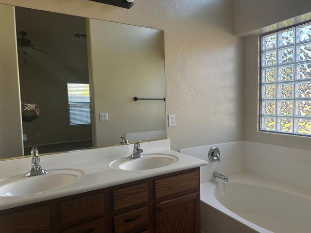 1672 W Paisley Drive, San Tan Valley, AZ 85144