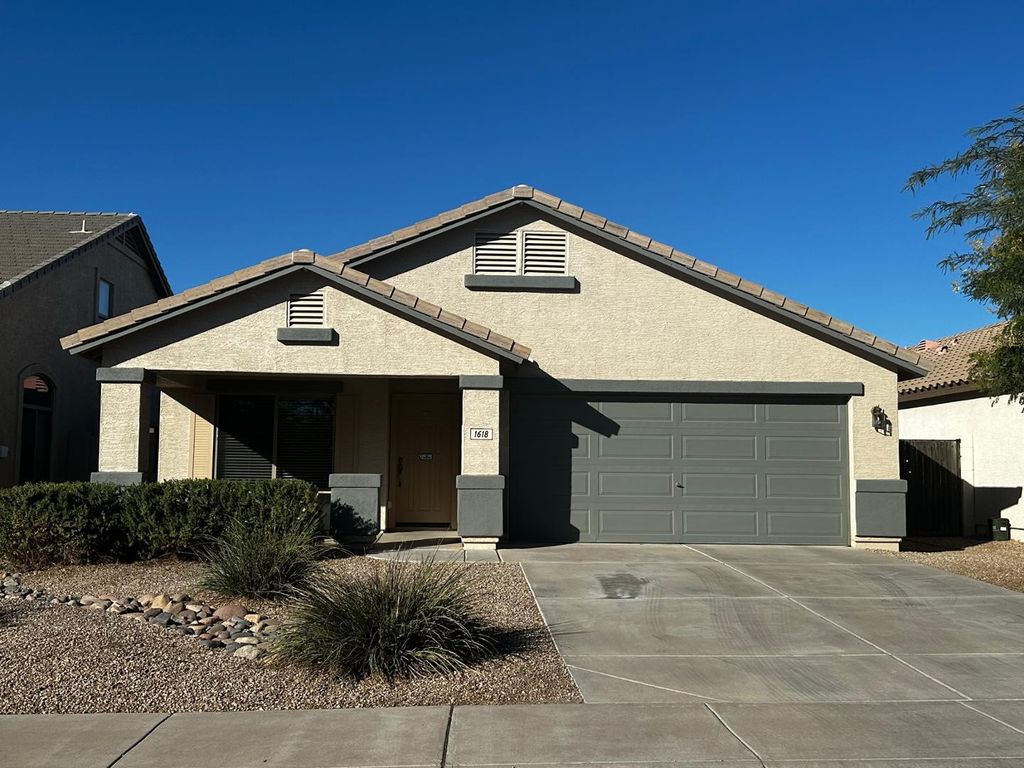 1672 W Paisley Drive, San Tan Valley, AZ 85144