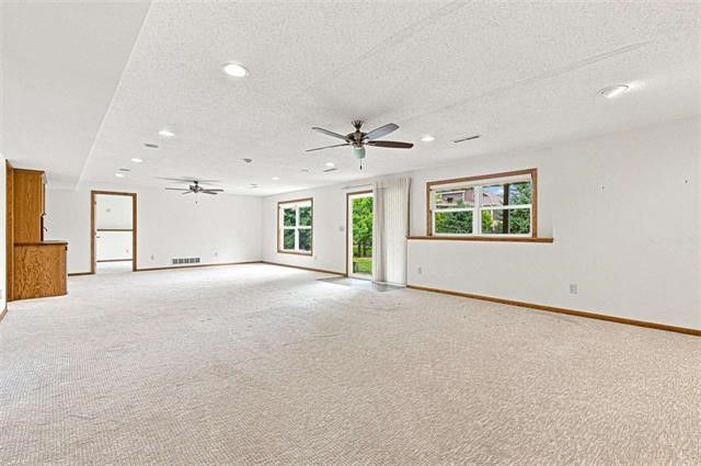 1611 Pine Ridge Court, Coralville, IA 52241