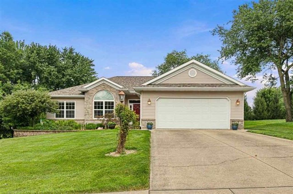 1611 Pine Ridge Court, Coralville, IA 52241