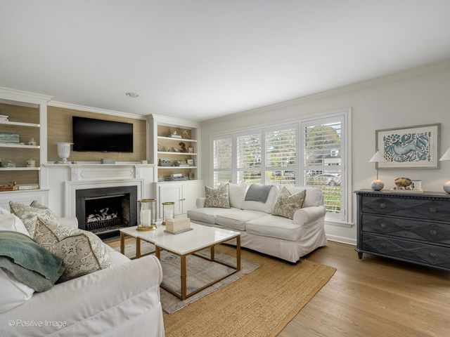 674 Highview Terrace, Lake Forest, IL 60045