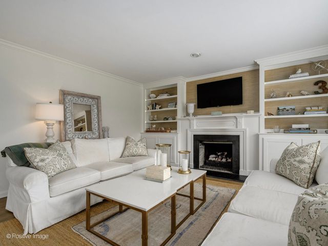 674 Highview Terrace, Lake Forest, IL 60045