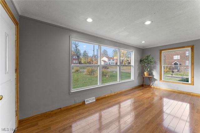 269 W Dennick Avenue, Youngstown, OH 44504