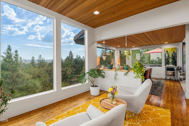 2075 NW Trenton Avenue, Bend, OR 97703