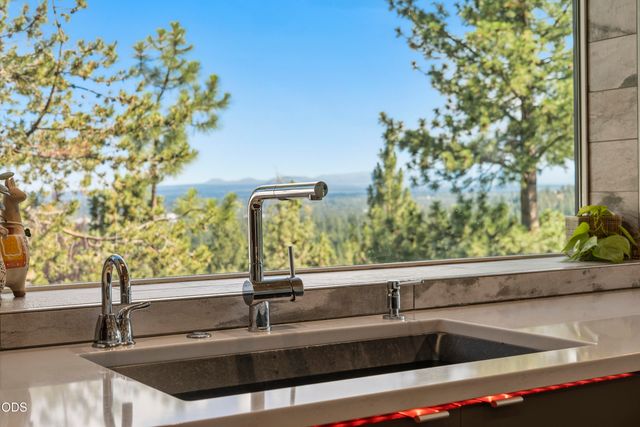 2075 NW Trenton Avenue, Bend, OR 97703