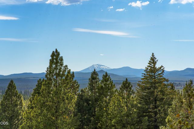 2075 NW Trenton Avenue, Bend, OR 97703